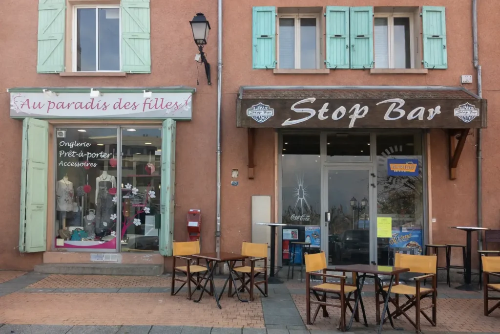 Rénovation complète d’un bar Facade